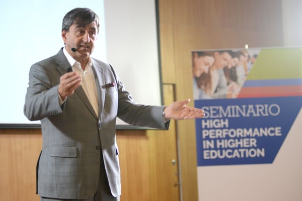 Eric Mazur, Decano de Física Aplicada de la Escuela de Postgrados en Educación en la Universidad de Harvard